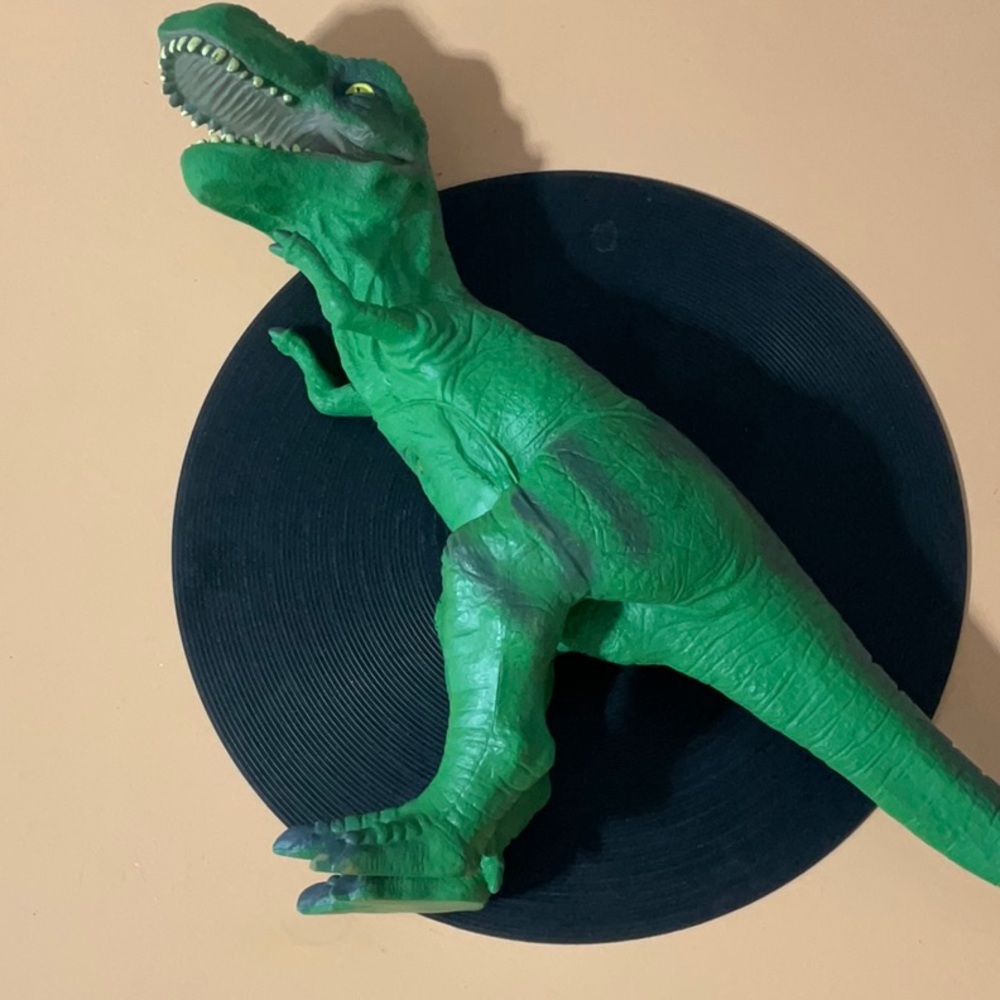 2011 Toys “R” Us 20” Green Tyrannosaurus Rex soft rubber toy - Picture 3 of 5